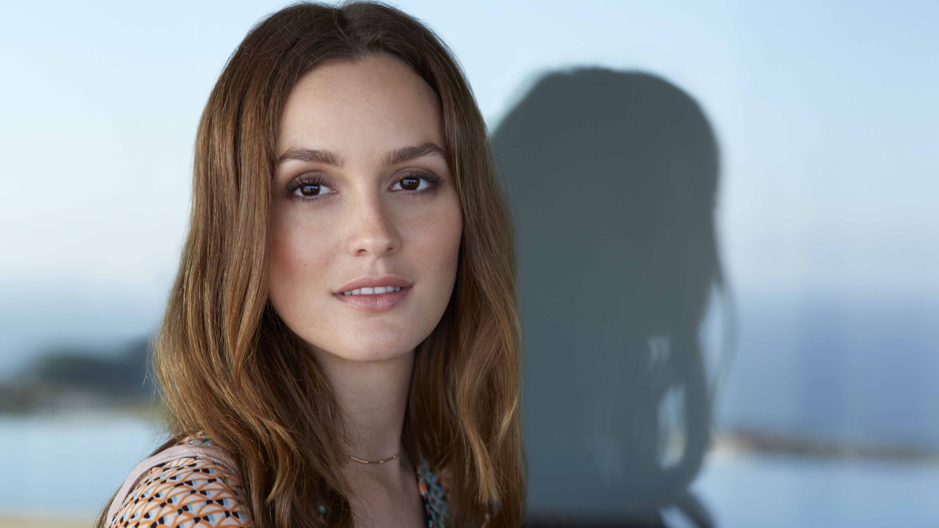 Брюнетка актриса Лейтон Мистер 