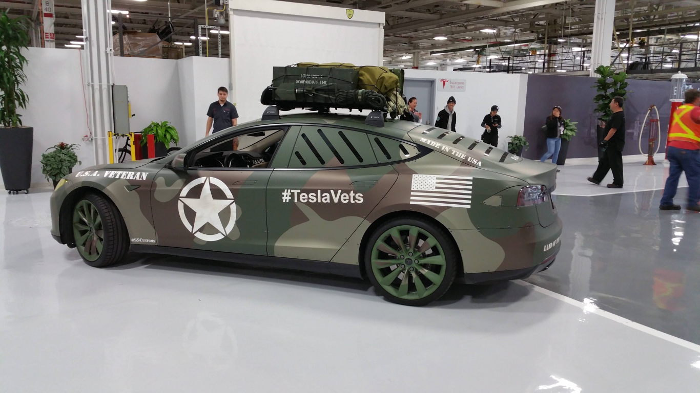Электромобиль  Tesla Model S Military 