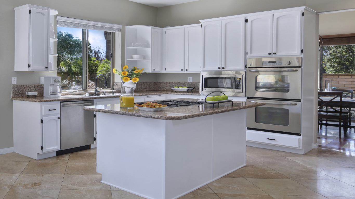 Стильный интерьер кухни в светлых тонах