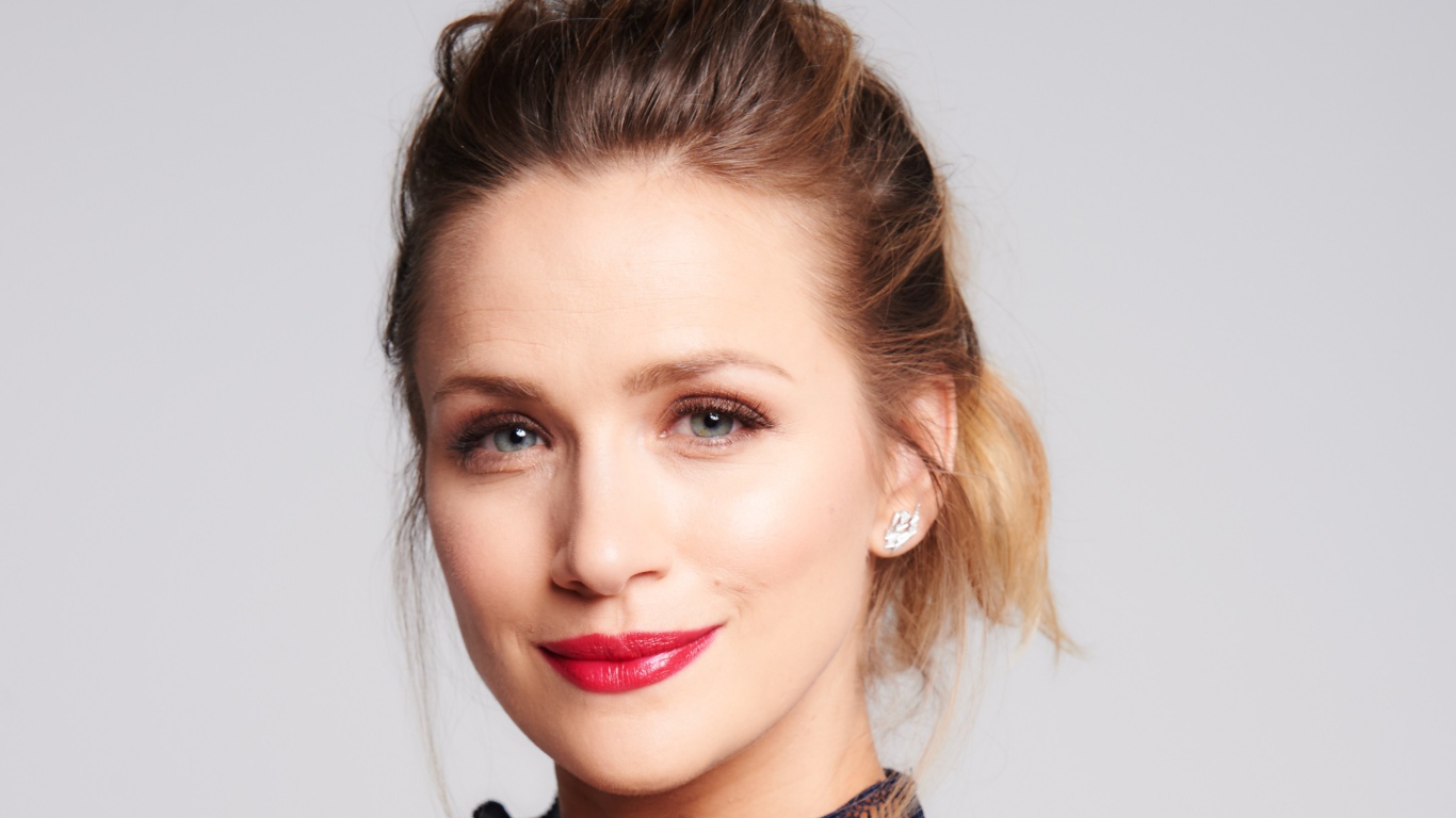 Милая актриса Шантель ВанСантен 