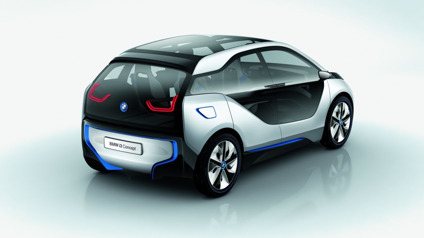 Новый электромобиль БМВ на белом фоне