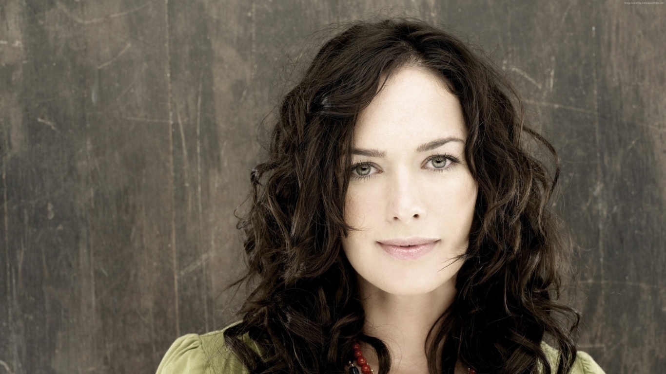 Популярная  английская актриса Лина Хиди