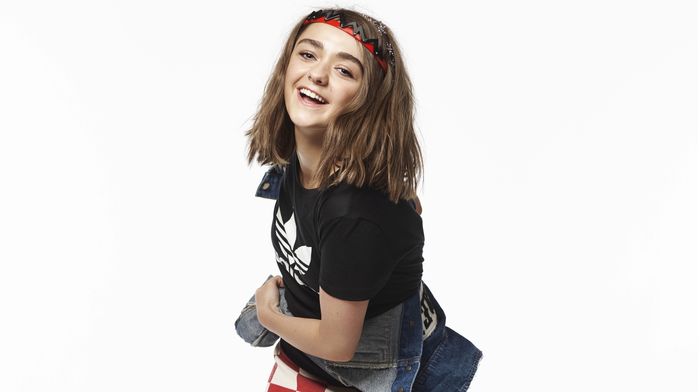 Молодая актриса  Maisie Williams,  фото на белом фоне 