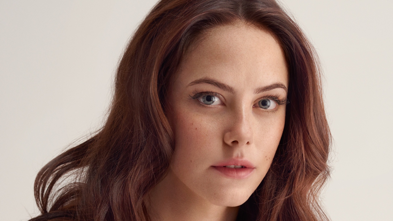 Молодая голубоглазая актриса Кая Скоделарио