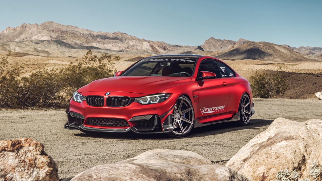 Автомобиль Ferrada Red Matte BMW M4 на фоне гор