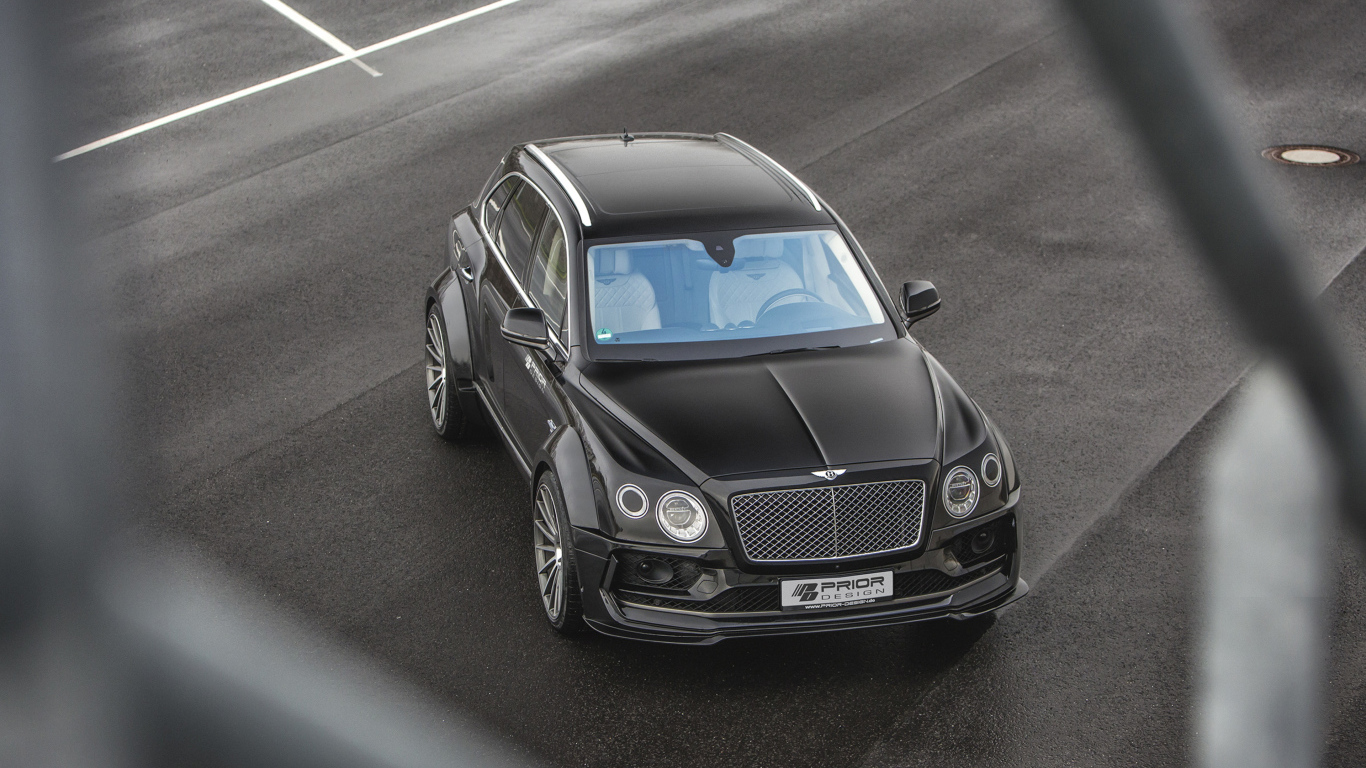 Черный кроссовер Bentley Bentayga, 2018