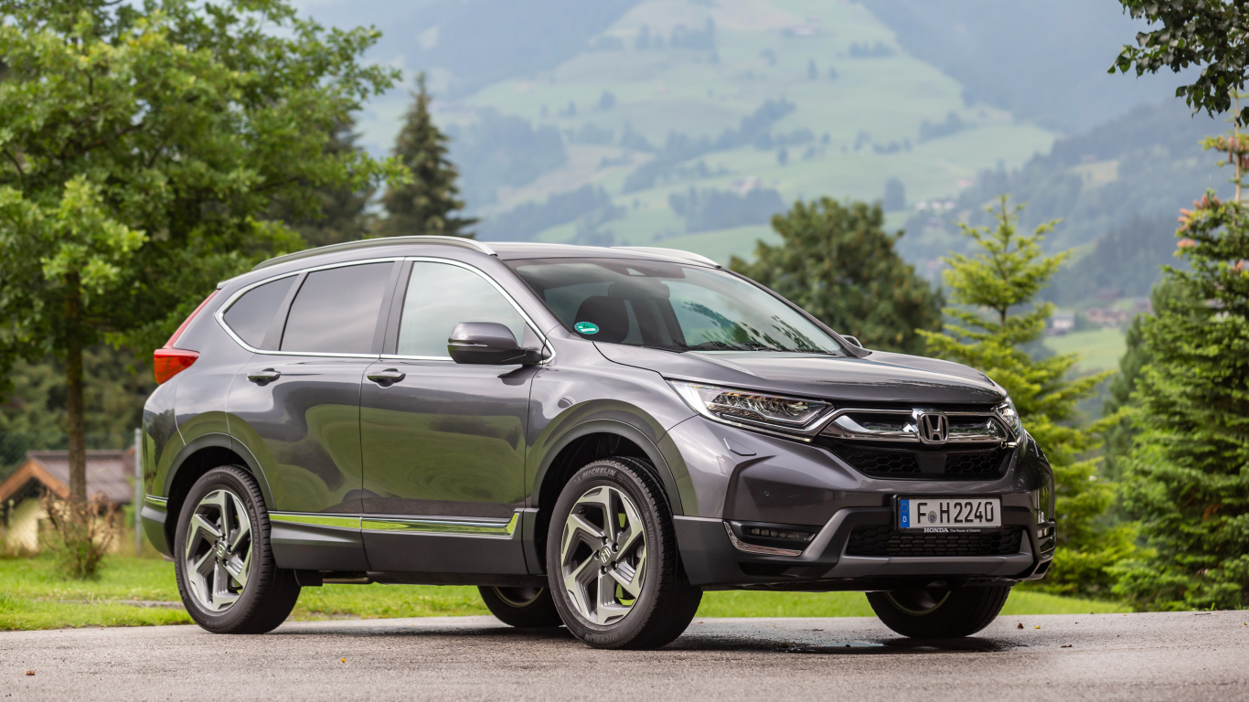 Серебристый внедорожник Honda  CR-V, 2018 года