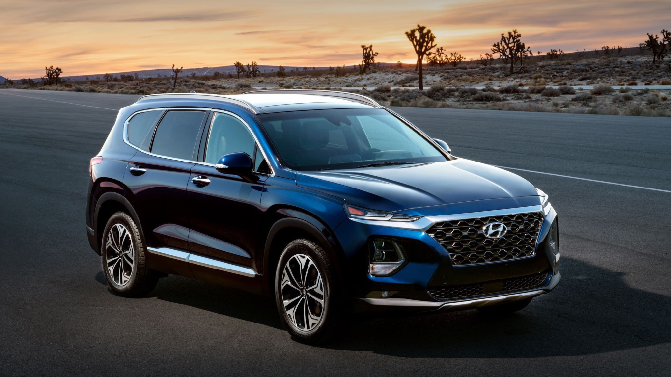 Черный внедорожник Hyundai Santa Fe 2019
