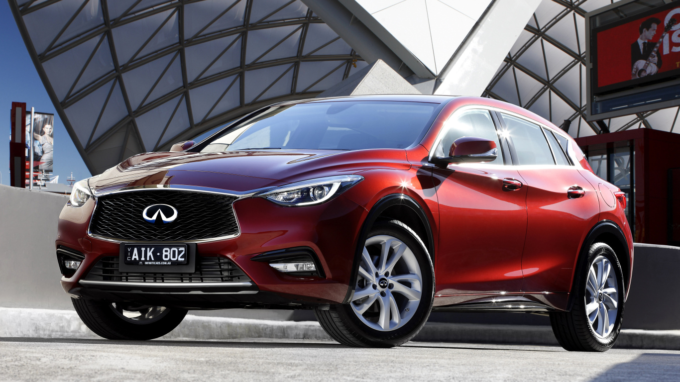 Красный блестящий автомобиль Infiniti Q30