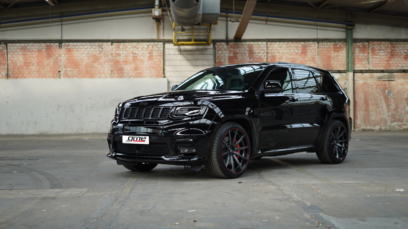Черный автомобиль GME Jeep Grand Cherokee SRT 2018