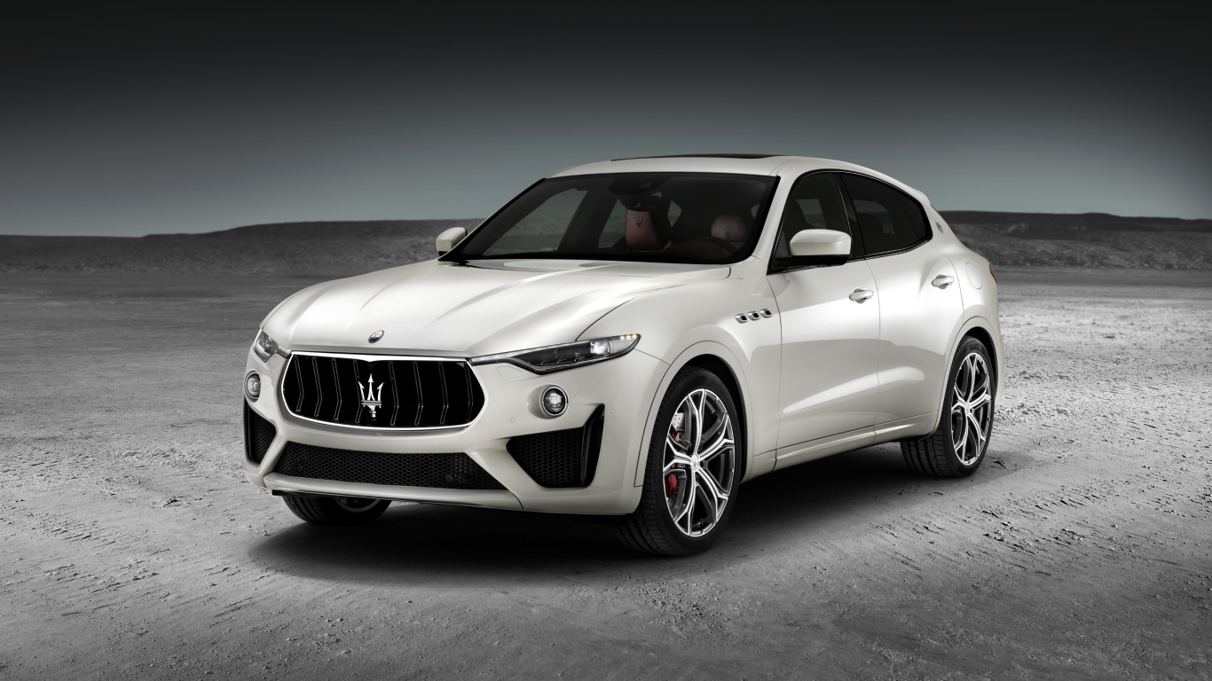 Белый автомобиль Maserati Levante GTS, 2019 года