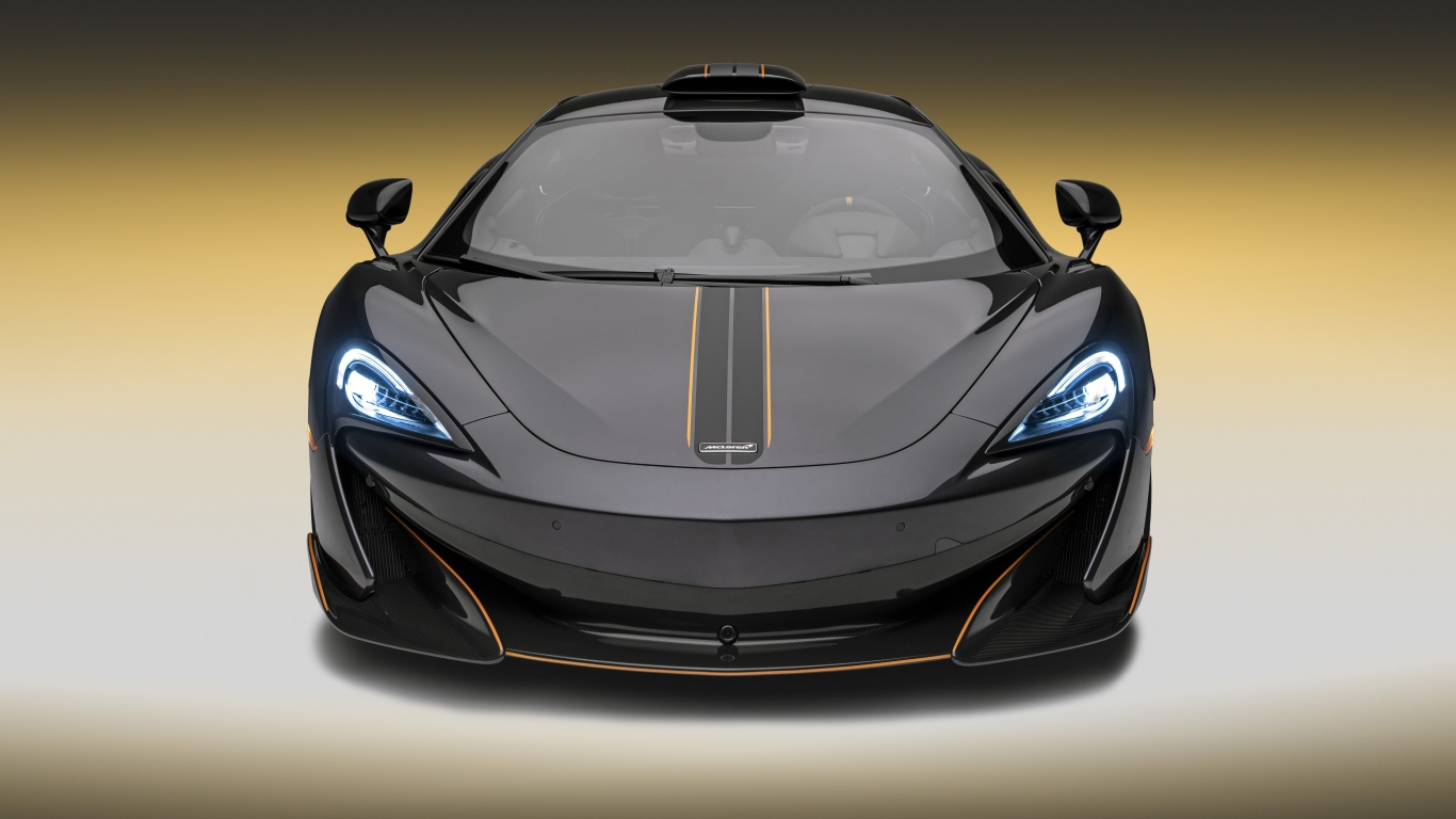 Черный суперкар McLaren 600LT, 2019 года вид спереди