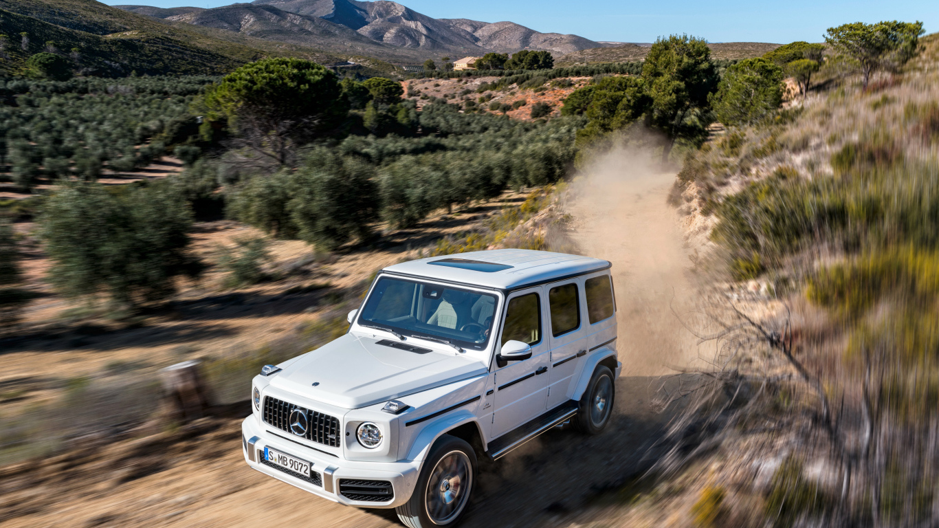 Белый внедорожник Mercedes AMG G 63 2018 года