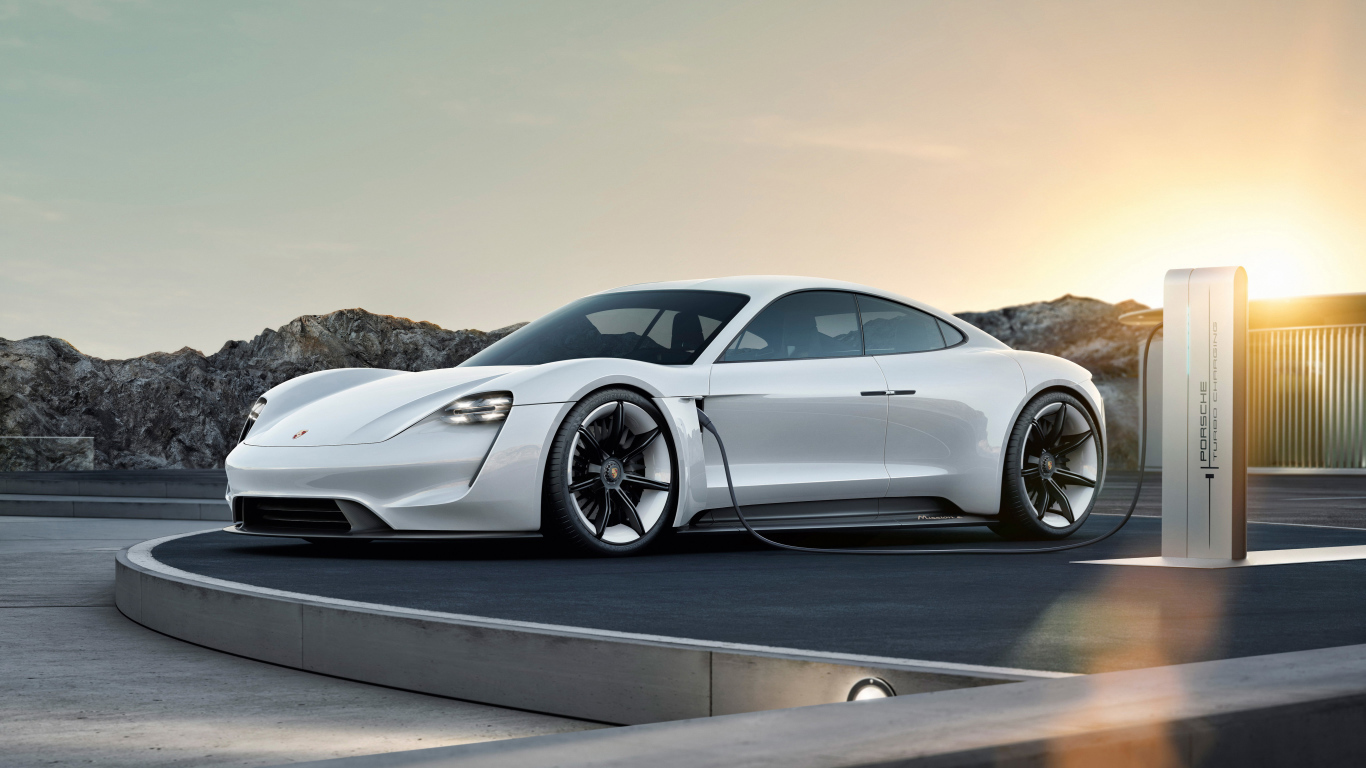 Белый спортивный автомобиль Porsche Mission E Concept
