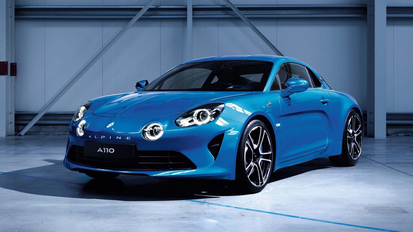 Голубой автомобиль Renault Alpine A110, 2019 года