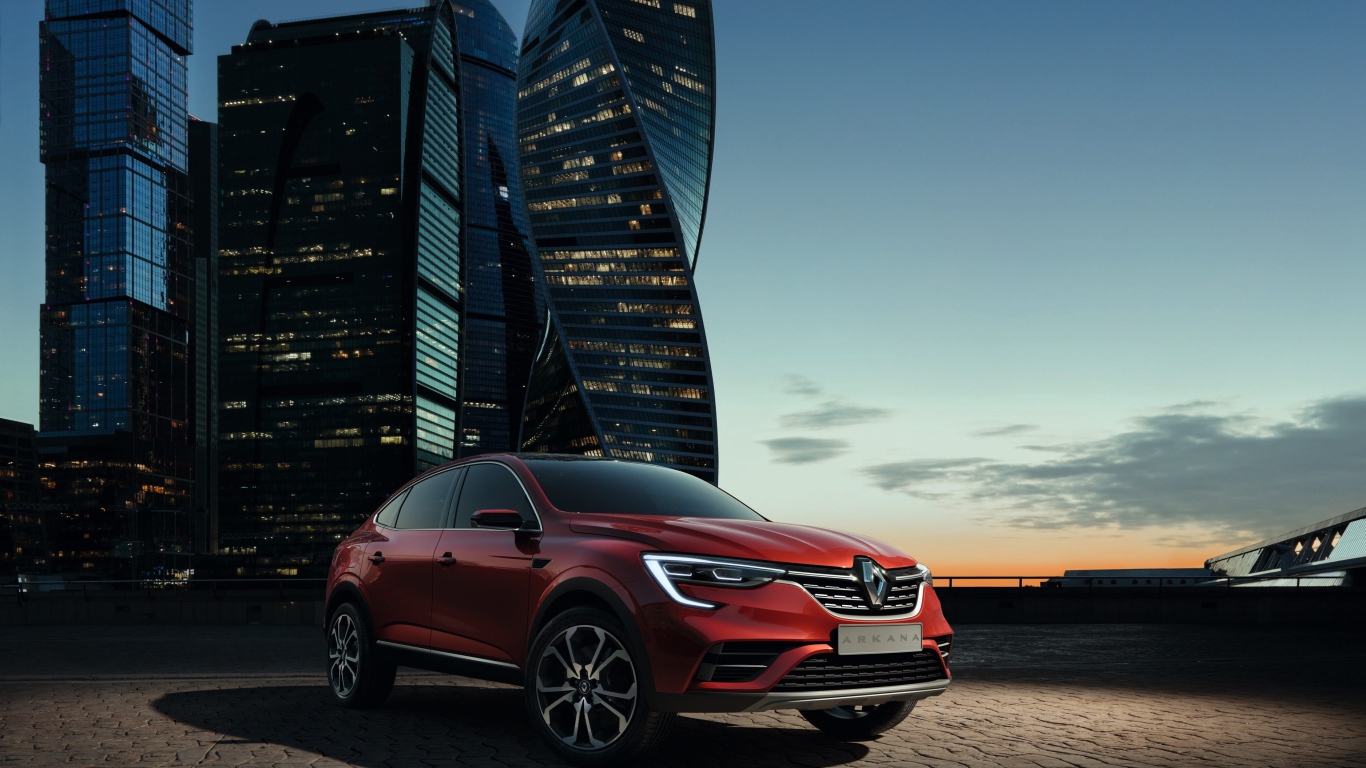 Внедорожник Renault Arkana, 2019 на фоне мегаполиса