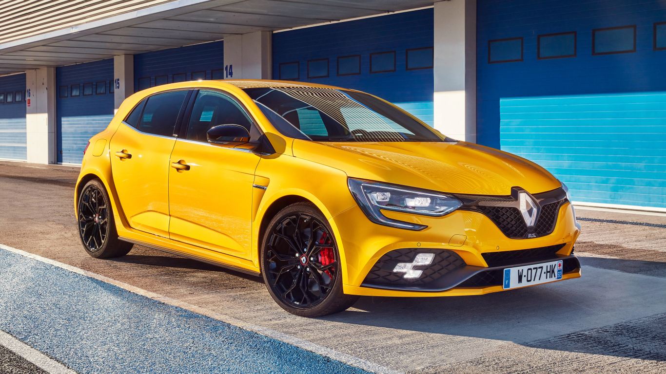 Желтый стильный автомобиль Renault Megane RS, 2019