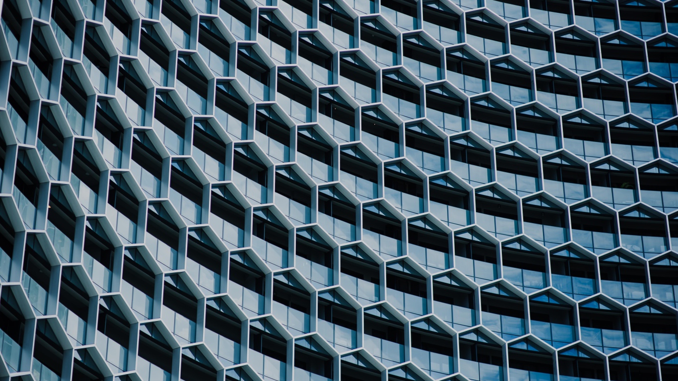 Решетки на окнах фасада