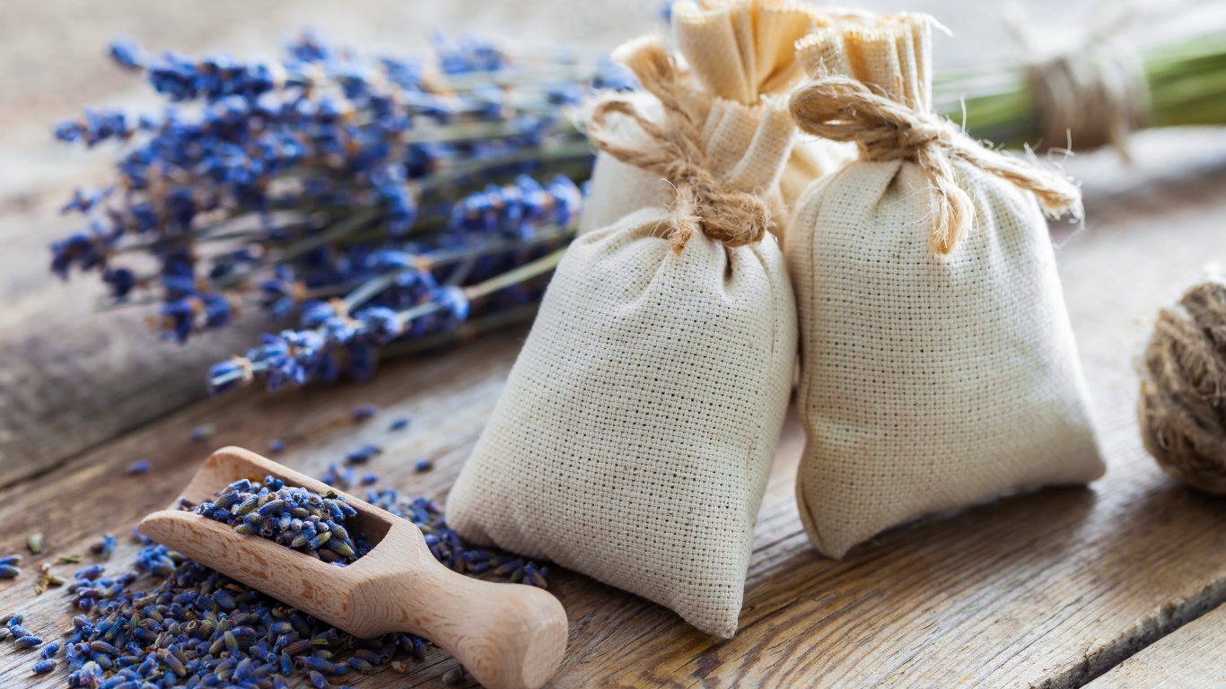 Маленькие мешочки с ароматными сухоцветами лаванды