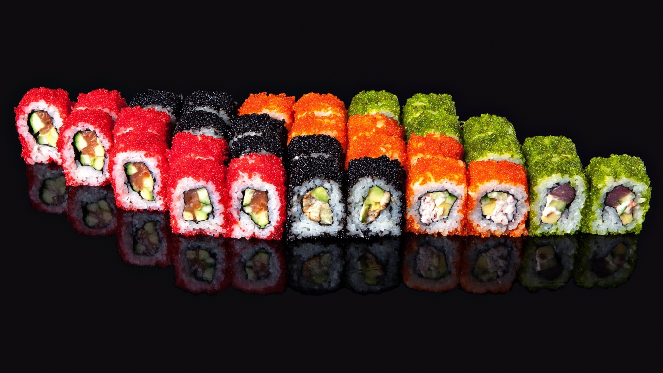 Аппетитный ролл сет на черном фоне