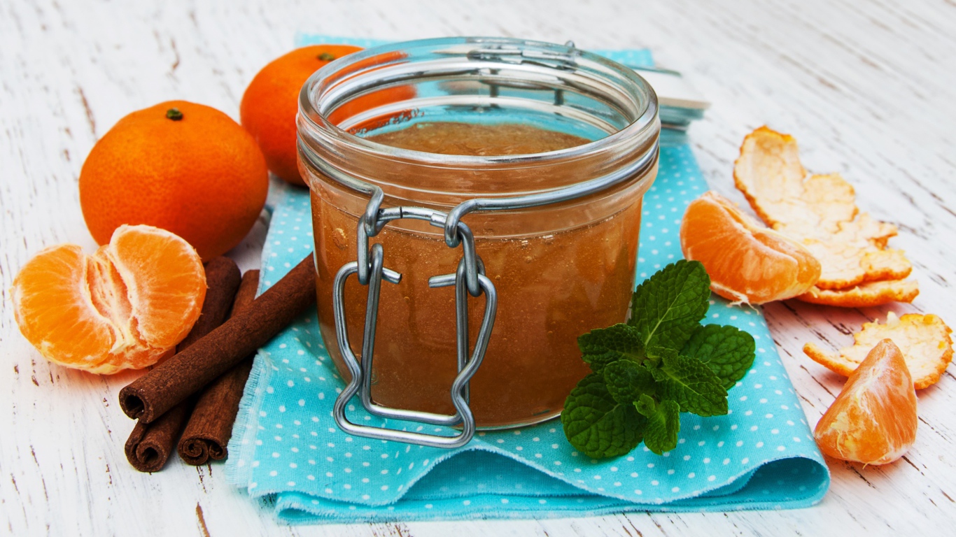 Апельсиновый джем с корицей на салфетке