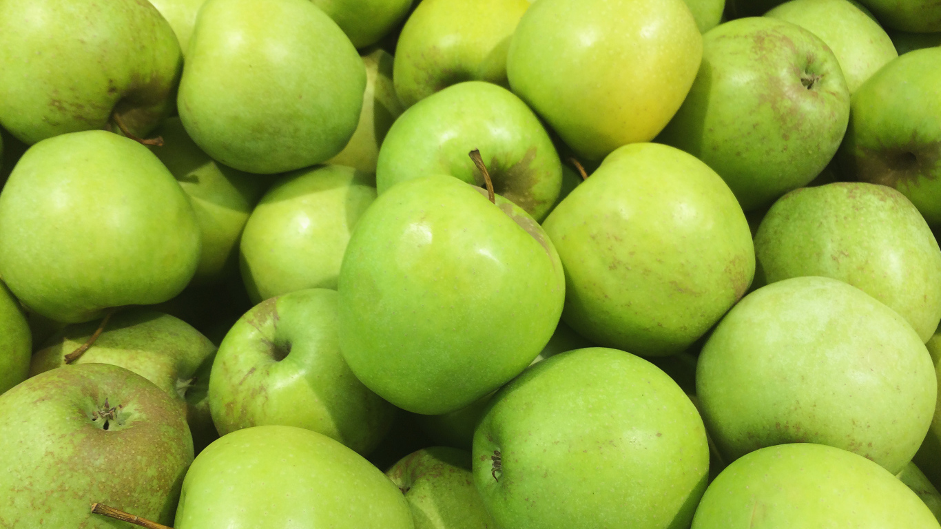 Много зеленых яблок крупным планом