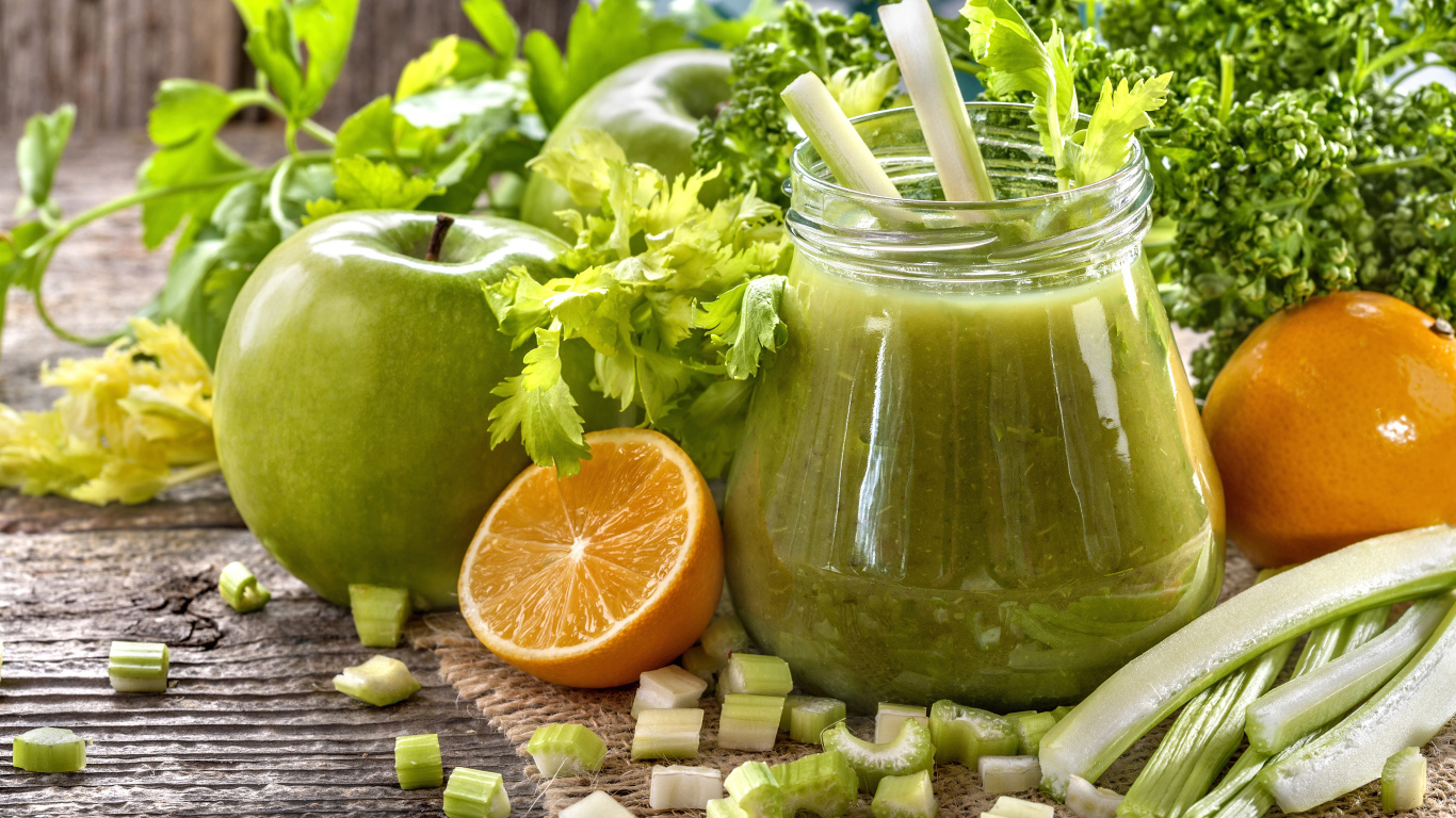 Смузи с яблоками, апельсинами и зеленью