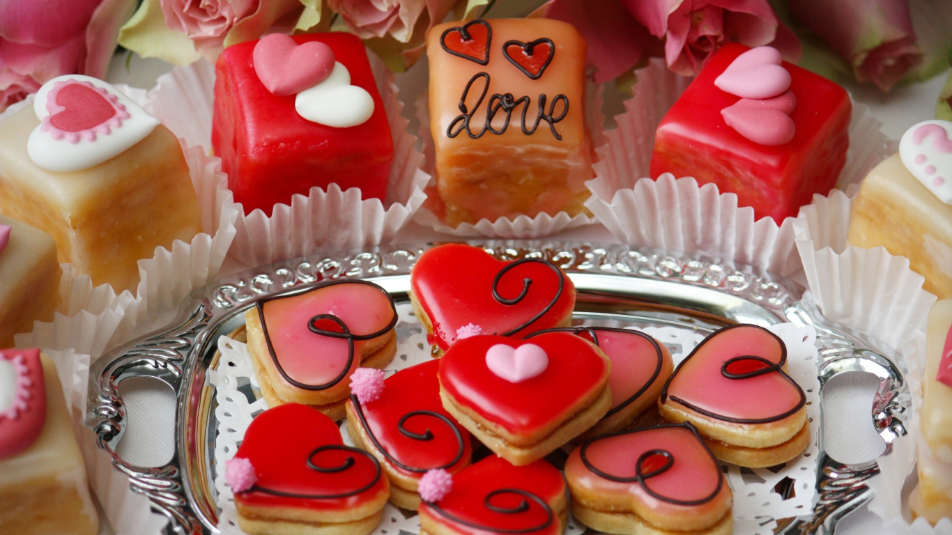 Аппетитное сладкое печенье в форме сердечек