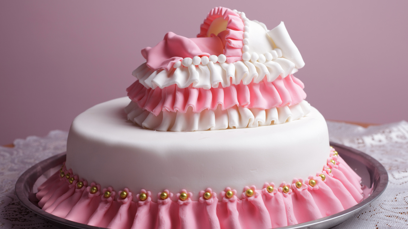 Красивый торт на рождение девочки 