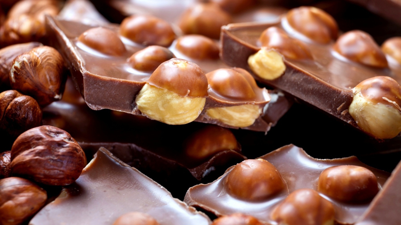 Вкусный молочный шоколад с фундуком 