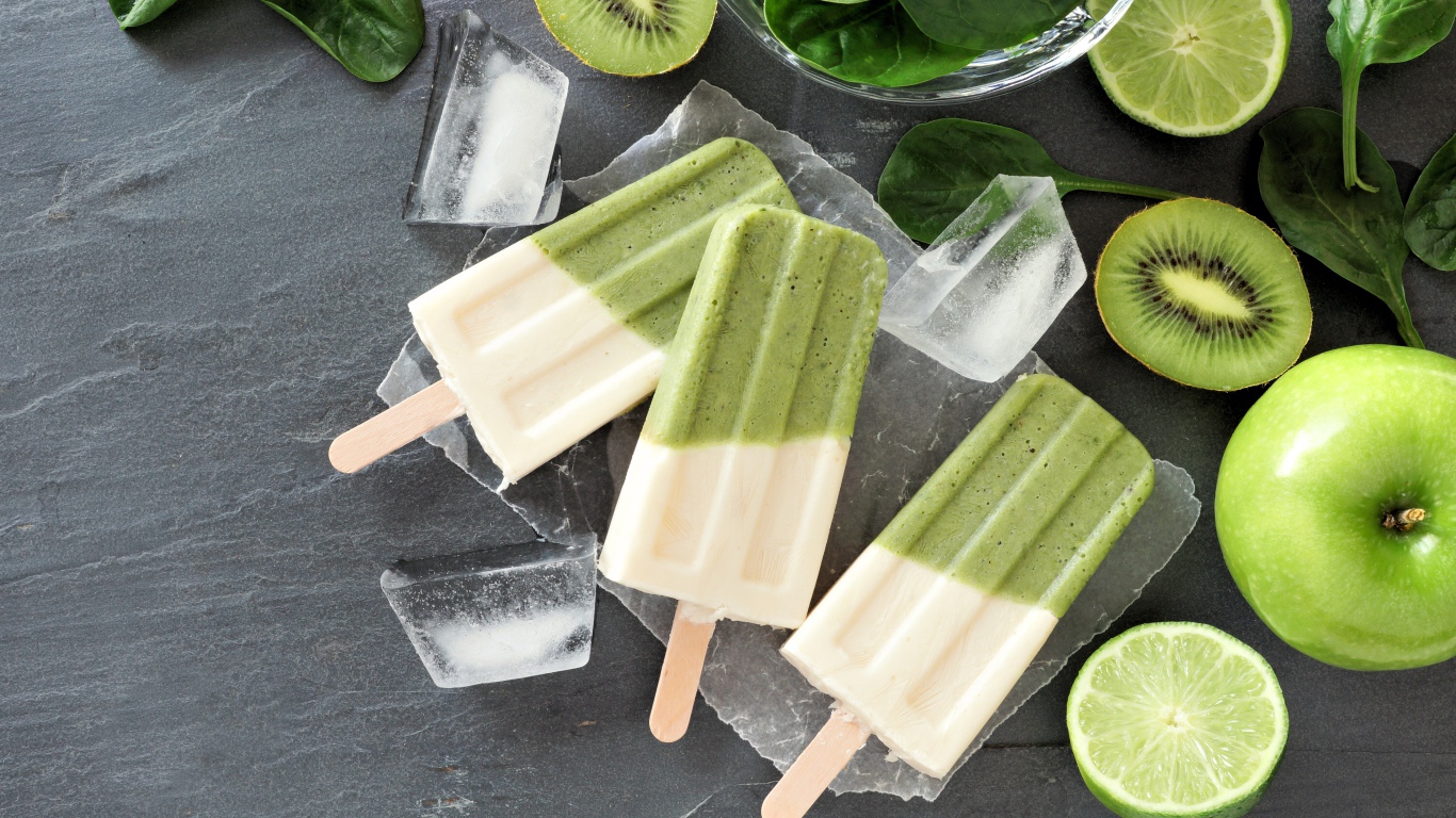 Освежающее фруктовое мороженое с лаймом и яблоком