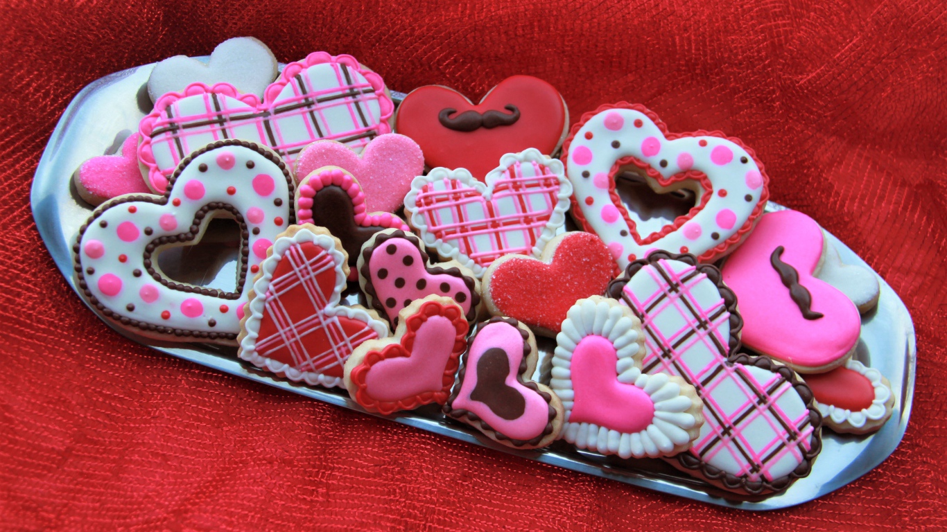 Сладкое аппетитное печенье в форме сердечек