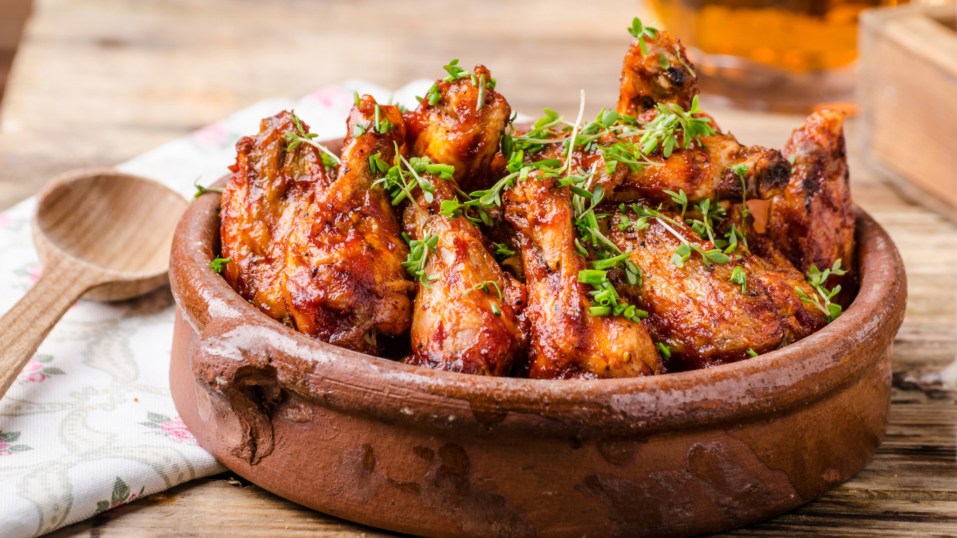 Запеченные куриные крылышки с зеленью