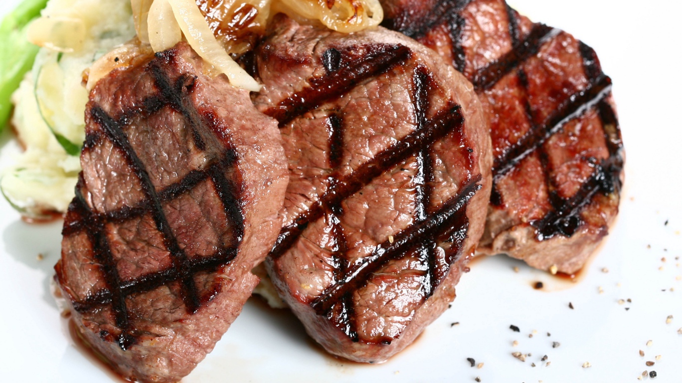 Жареное мясо барбекю с овощами