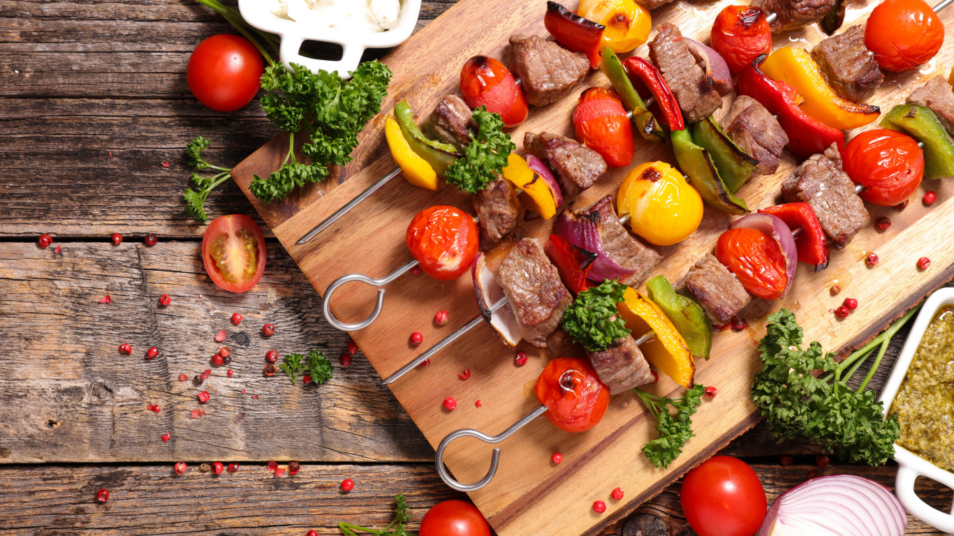 Шашлык на шампурах с овощами 