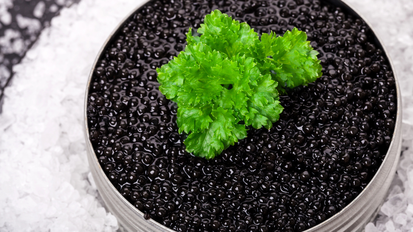 Банка черной икры с листиком петрушки