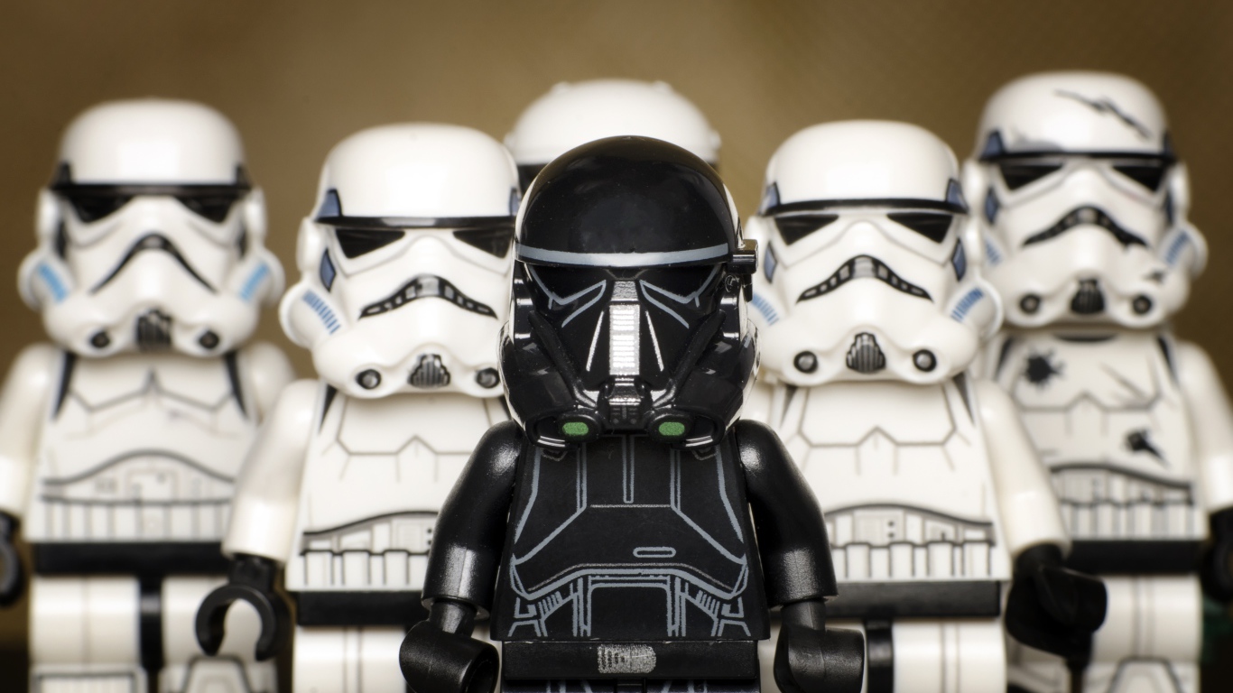 Маленькие фигурки штурмовиков из Звездных войн