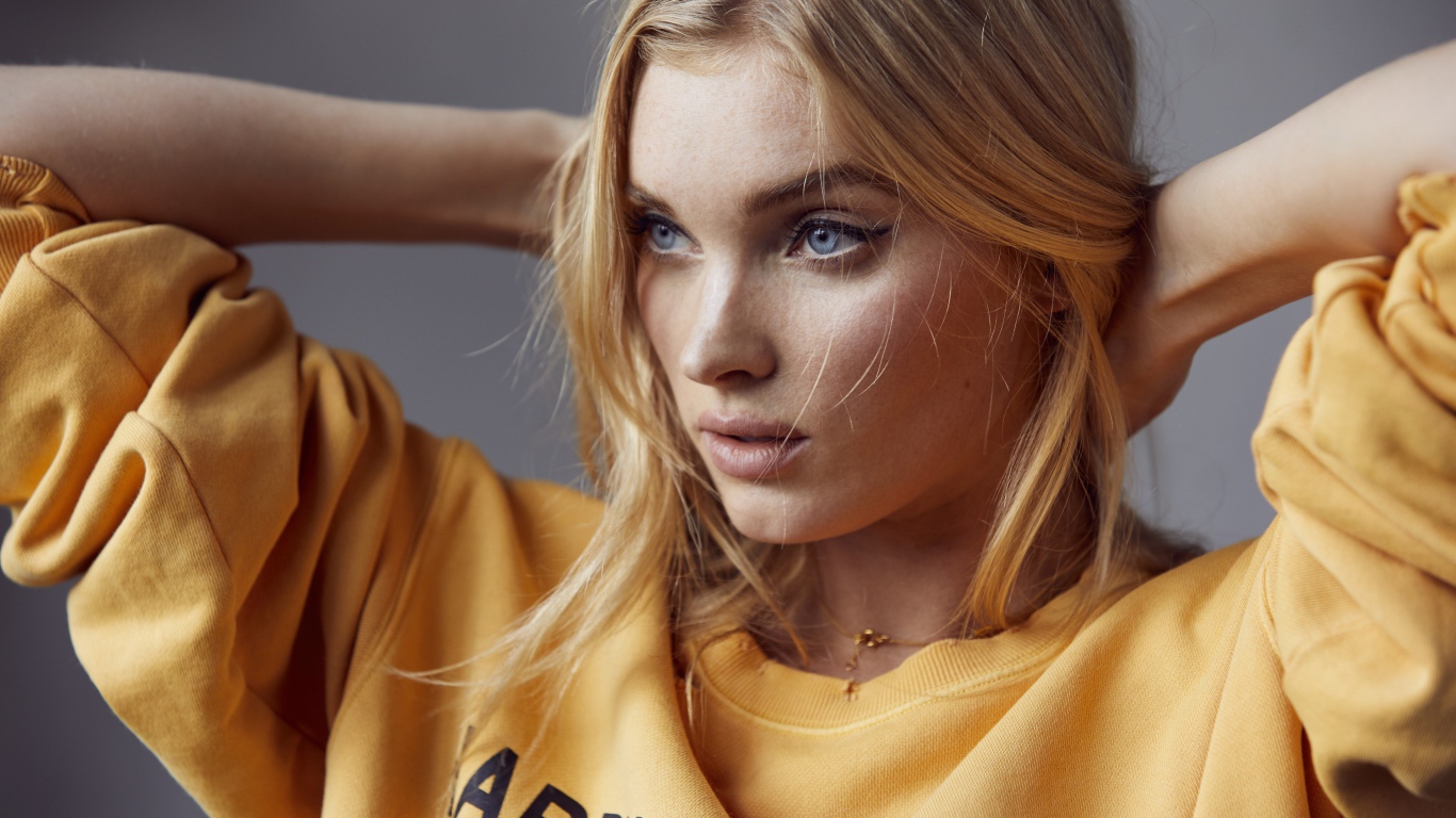 Молодая шведская модель Эльза Хоск