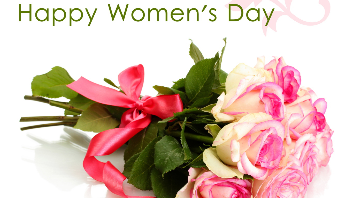 Букет роз в розовым бантиком на Международный женский день 8 марта