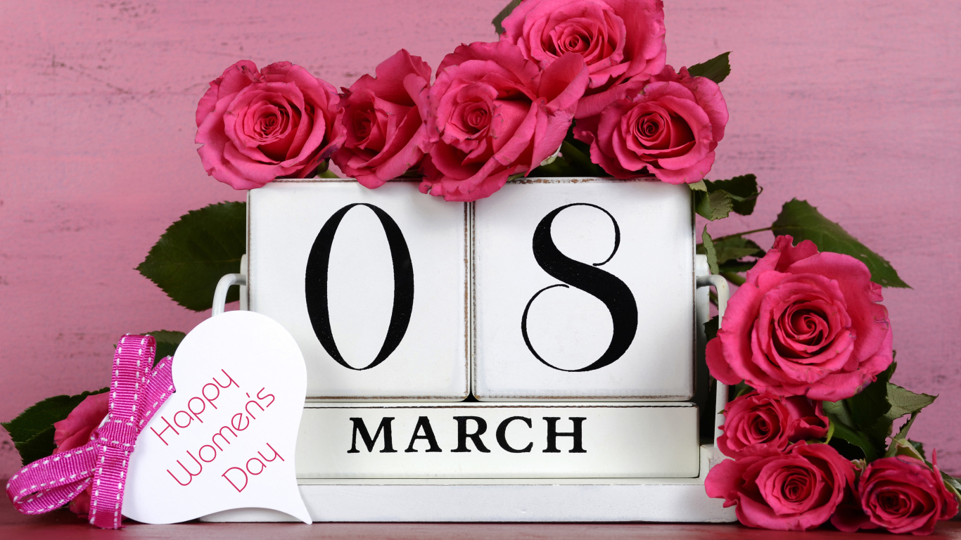 Красные розы на розовом фоне на Международный женский день