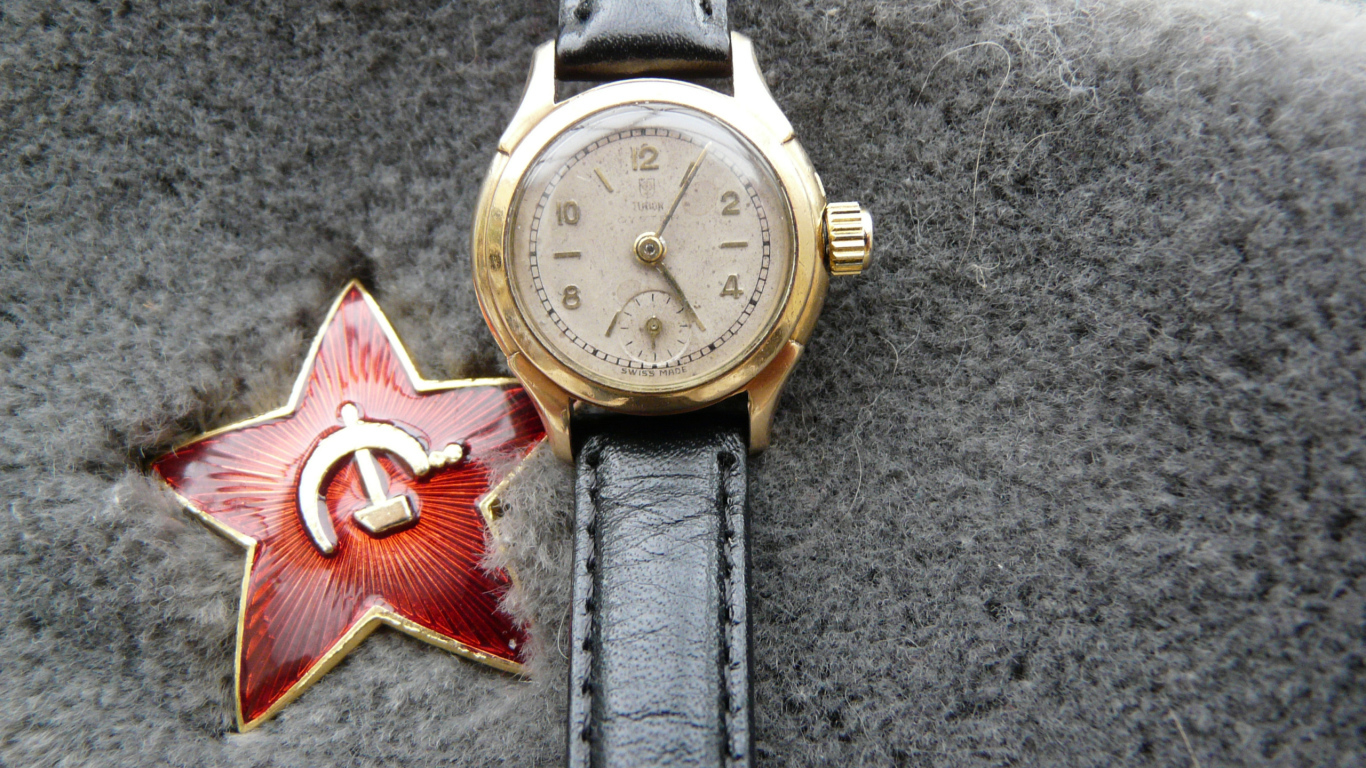 Наградные часы и красная звезда на день Победы 9 мая