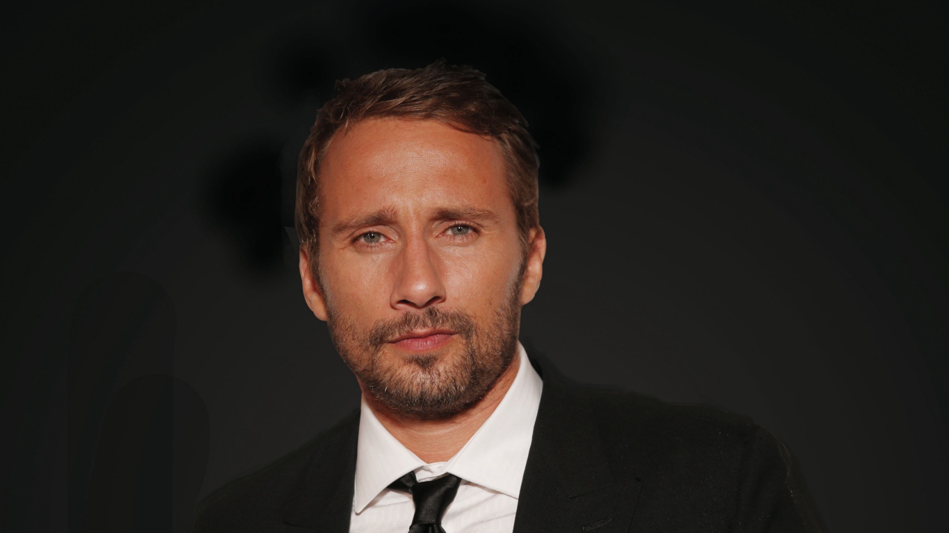 Красивый популярный актер Маттиас Шонартс