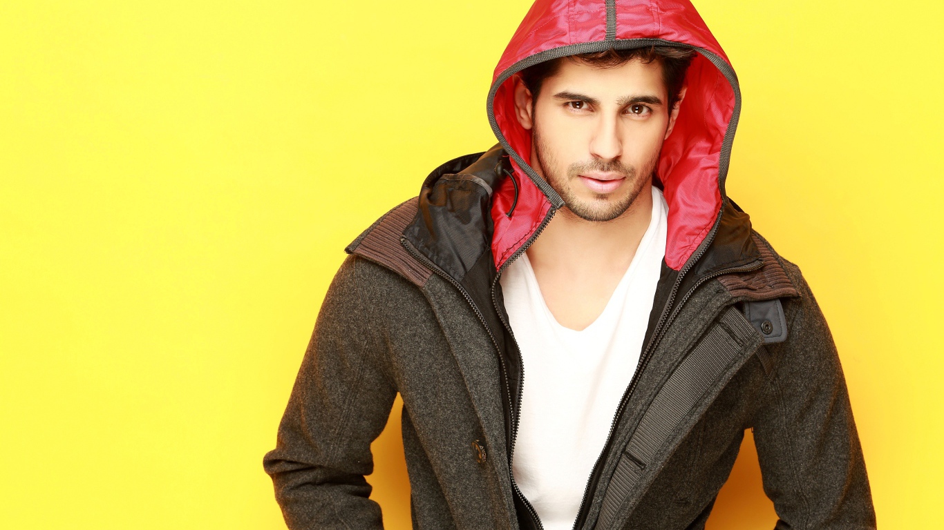 Индийский актер Сидхарт Мальхотра фото на желтом фоне