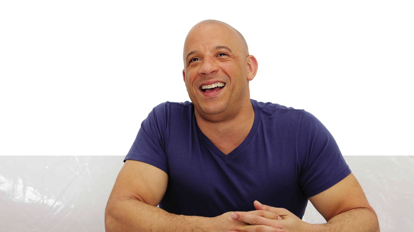 Улыбающийся популярный актер Вин Дизель