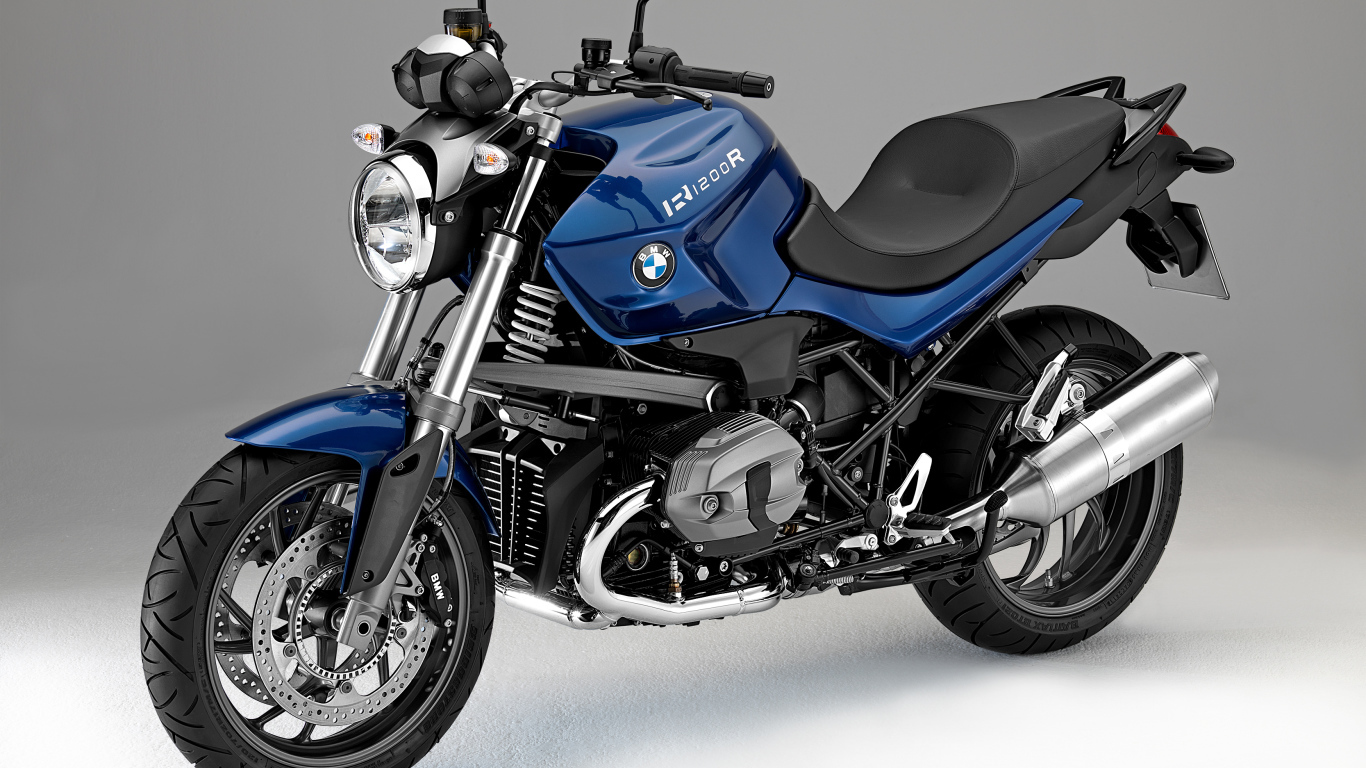 Синий мотоцикл BMW R1200R на сером фоне