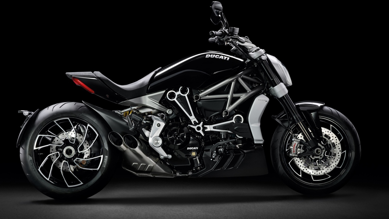 Мотоцикл Ducati XDiavel S на черном фоне