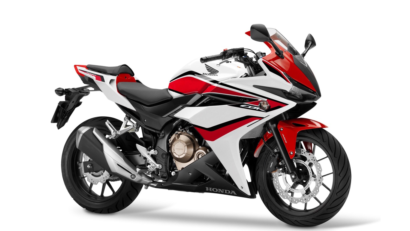 Мотоцикл Honda CBR500R на белом фоне