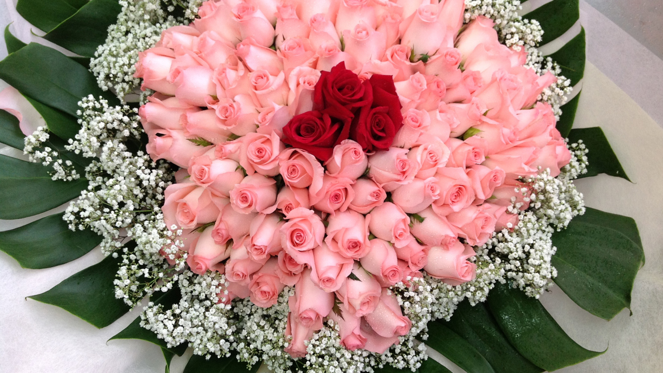 Красивый большой праздничный букет роз 