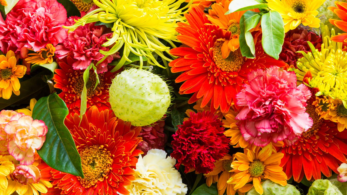 Красивый разноцветный букет из разных цветов 