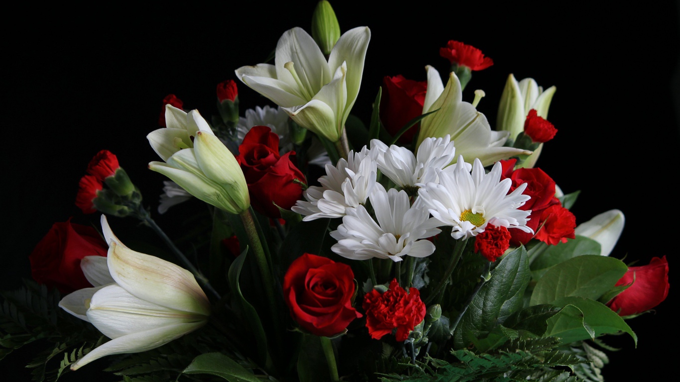 Букет из роз, лилий, хризантем и гвоздик на черном фоне